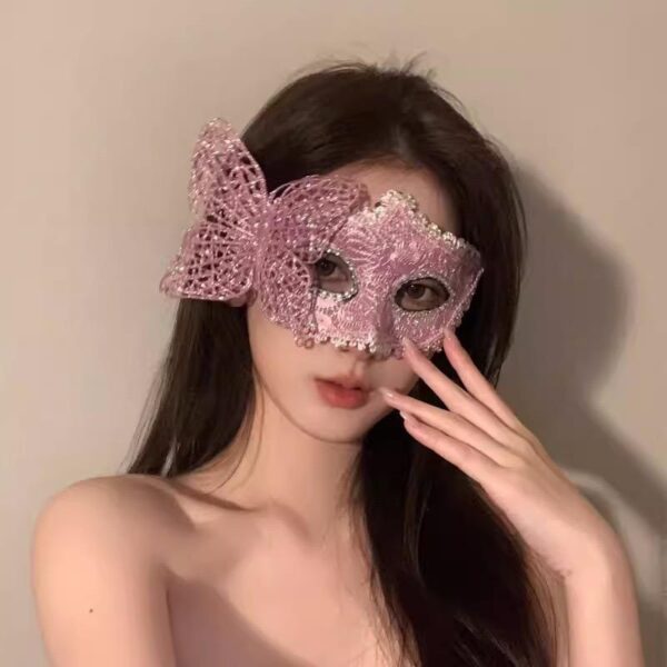 Elegant Lace Masquerade Mask with Feather Accent